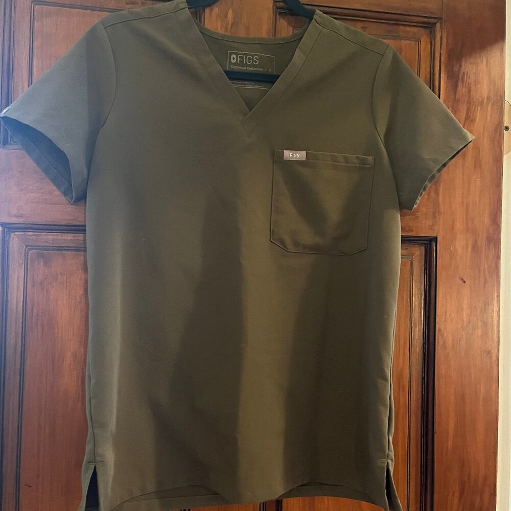 FIGS Catarina One-Pocket Scrub Top in Spruce, SMALL